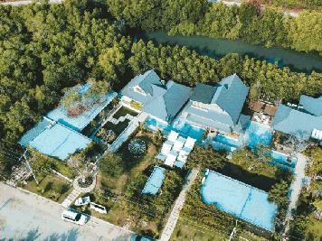 เซ้งหรือขายกิจการรีสอร์ทใหม่ พื้นที่ทั้งหมด 3 ไร่ ใกล้หาดเจ้าสำราญ อำเภอบ้านแหลม เพชรบุรี เป็นวิลล่าหลังใหญ่ ติดทะเลสาป ห่างจากทะเลเพียง 50 เมตร